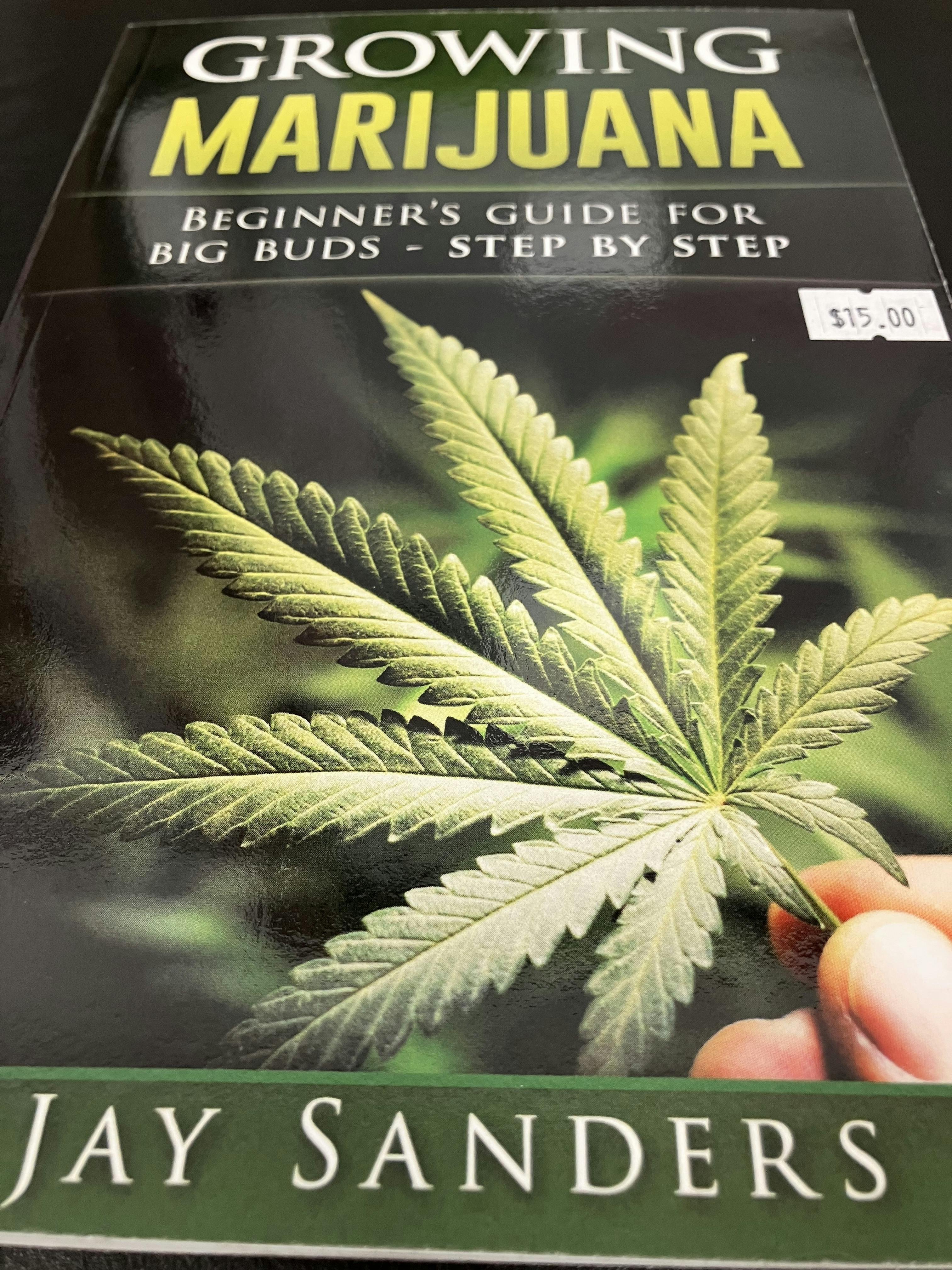 Growing Marijuana: Beginner's Guide For Big Buds Book