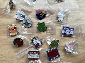 $3 Pin