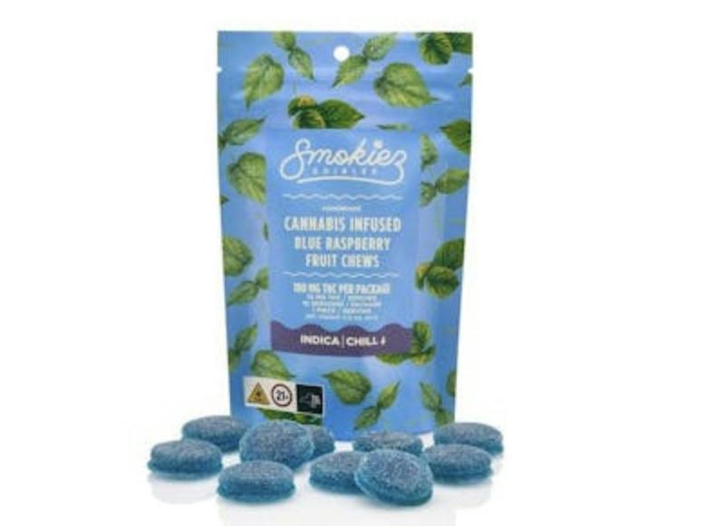 100mg Blue Raspberry Indica Fruit Chews | Smokiez Edibles
