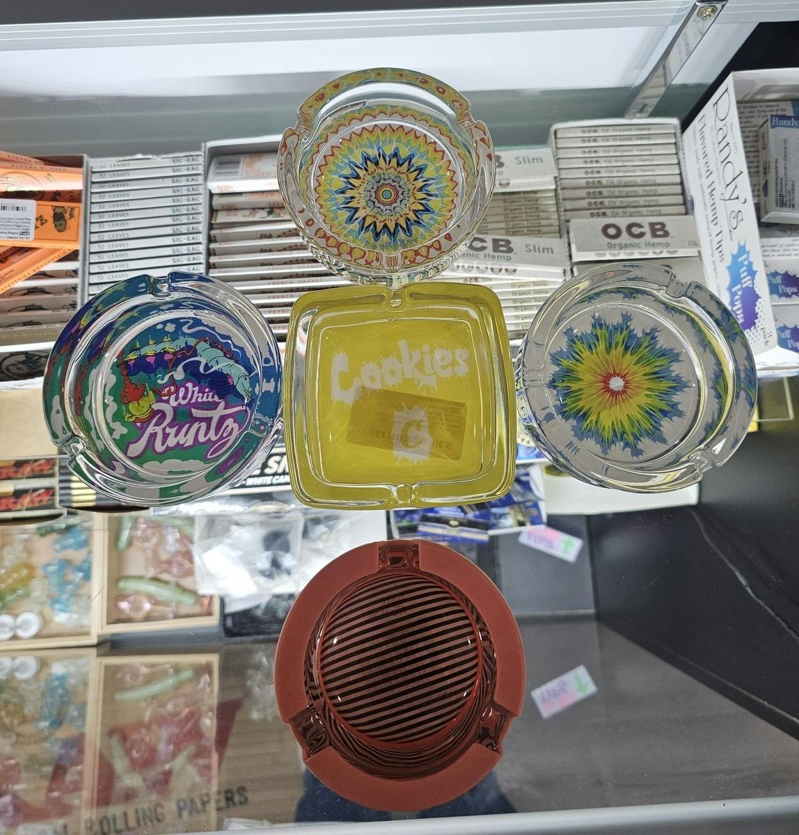 ASSORTED GLASS ASHTRAY