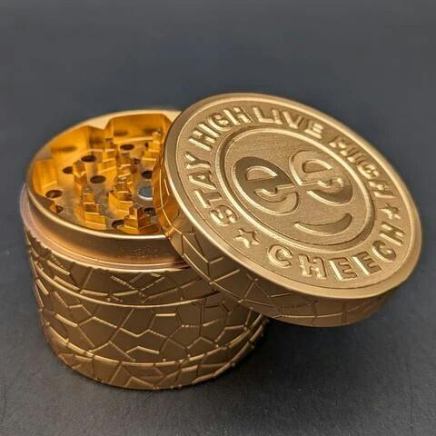 CHEECH METAL GRINDER 4 PIECE RETRO BLACK/GOLD