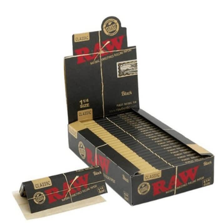 RAW Black 1 1/4 Rolling Papers