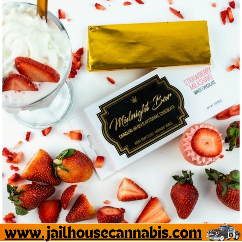 Midnight Roots - 200mg Strawberry Milkshake White Chocolate