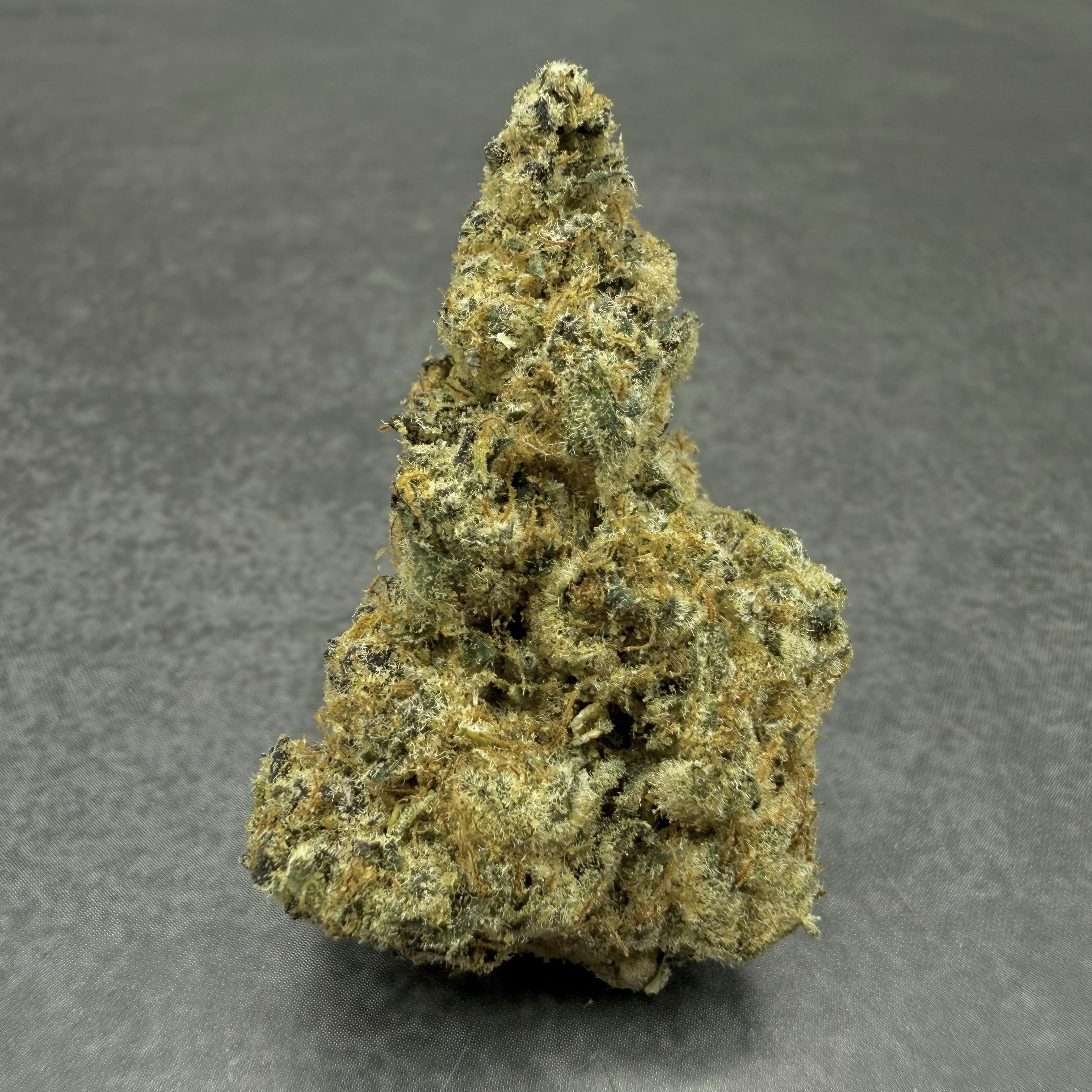 Garlic Cocktail Flower | Indica Hybrid | Smoke Proper