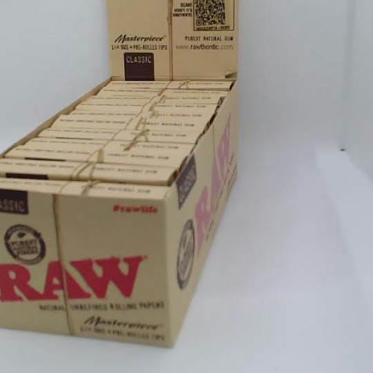 Raw - Rolling paper 1 1/4 Size + Pre Rolled Tips Classic. masterPiece