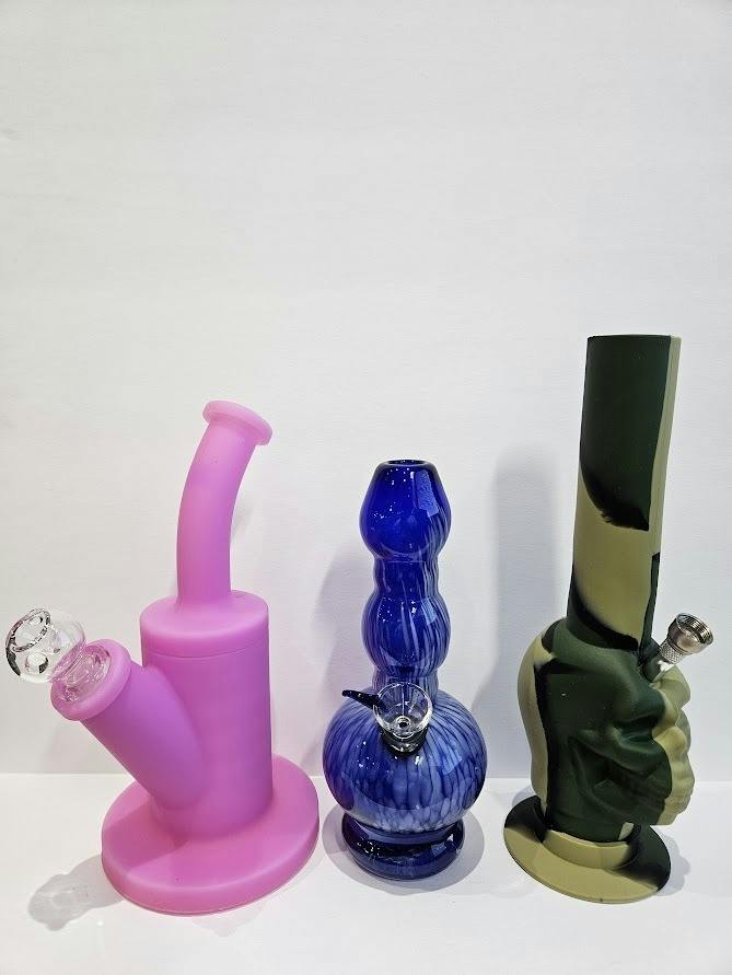 Medium Silicone Water Pink / Skull