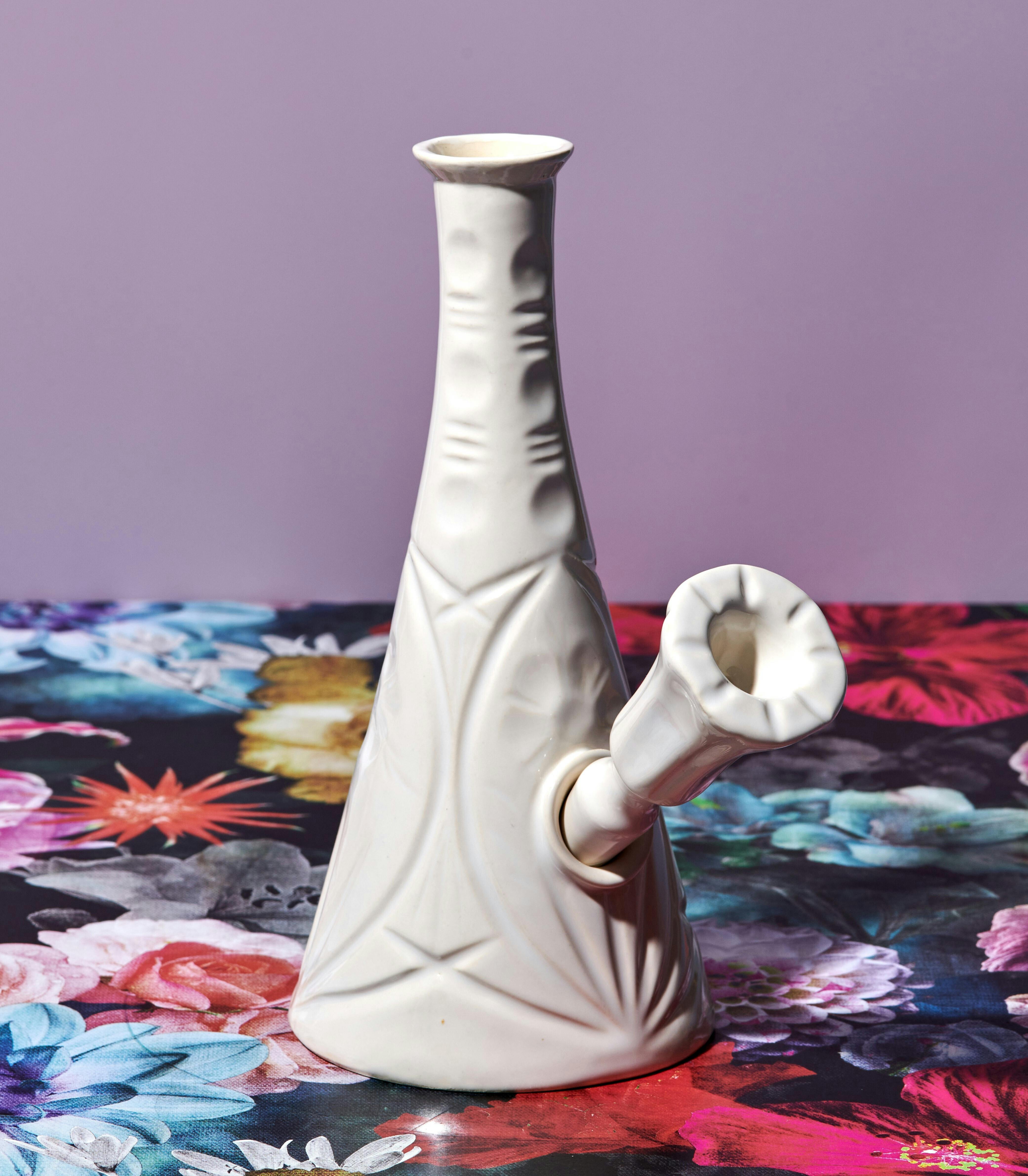 Wandering Bud White Flora Bong