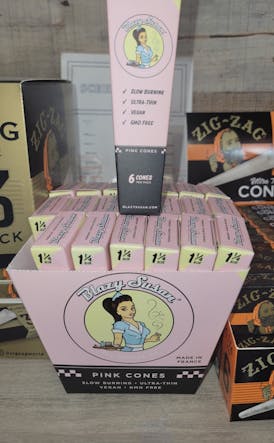 Blazy Susan Pink 6pk Cones