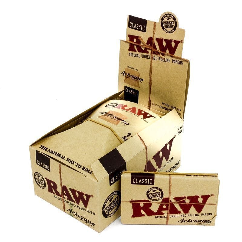 CLASSIC ROLLING PAPERS 1 1/4" SIZE - One Size at Plantshop