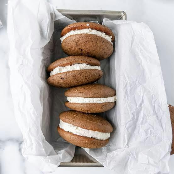 High Peak- Snickerdoodle Whoopie Pie
