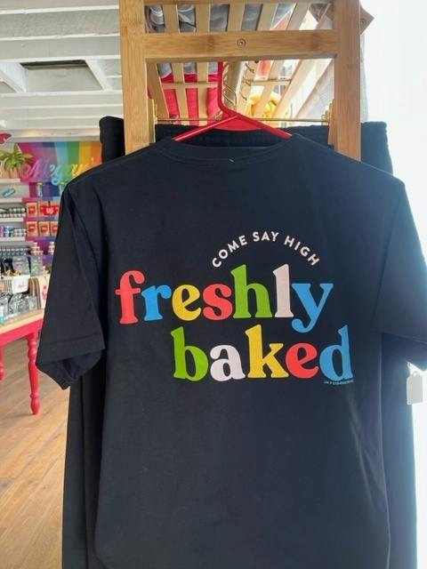 FRESHLY BAKED T-SHIRT - BLACK - S