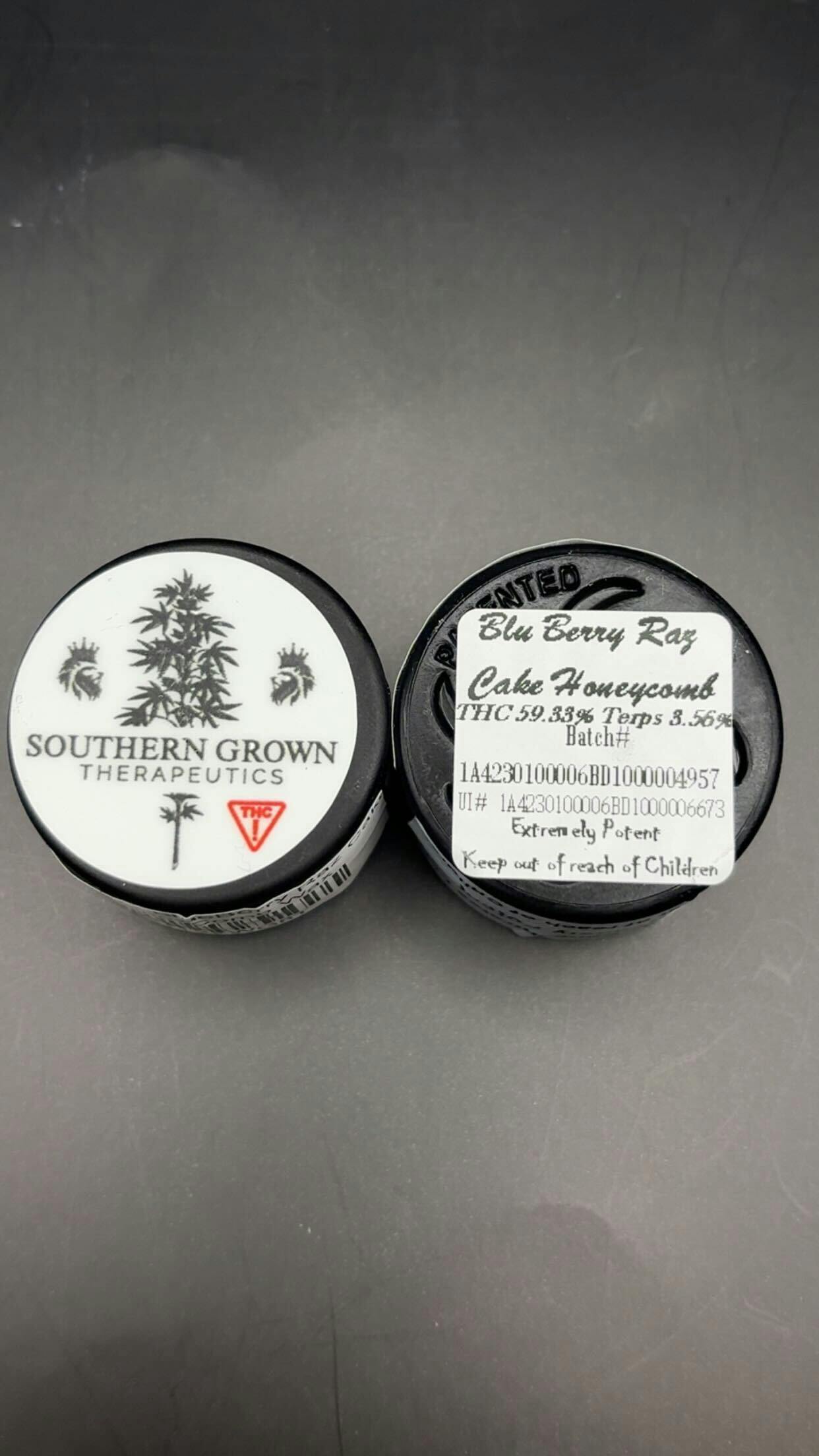 Lion Paw - BlueBerry Raz Cake HoneyComb Wax