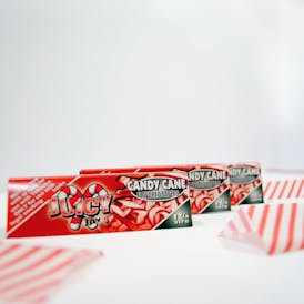 Banana-Juicy Jay's - Flavor 1 1/4 Size Flavored Rolling Paper 32 Leaves