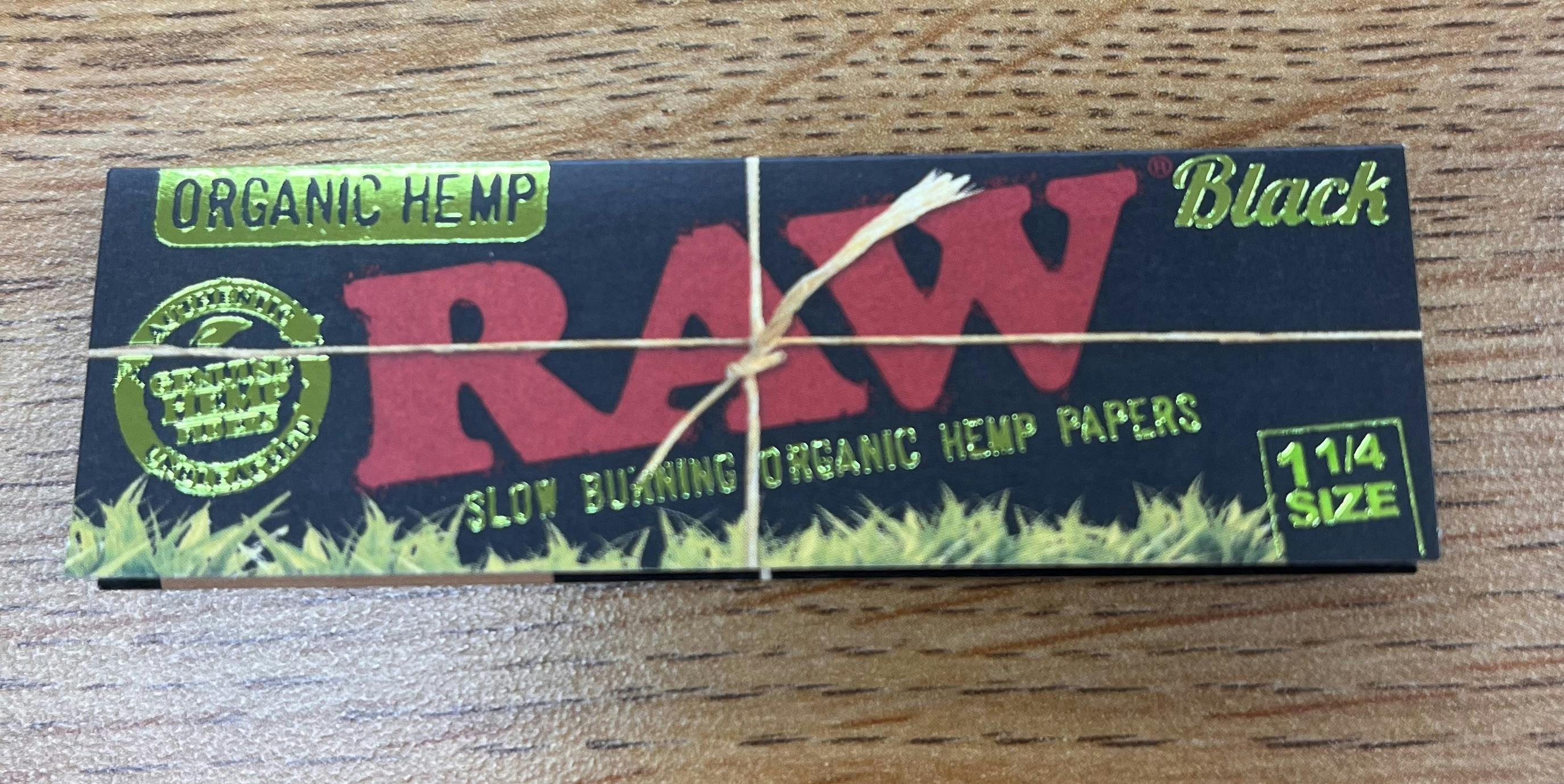 Raw Organic Hemp - 1 1/4 Black Papers 50ct at Far & Dotter Cannabis Dispensary
