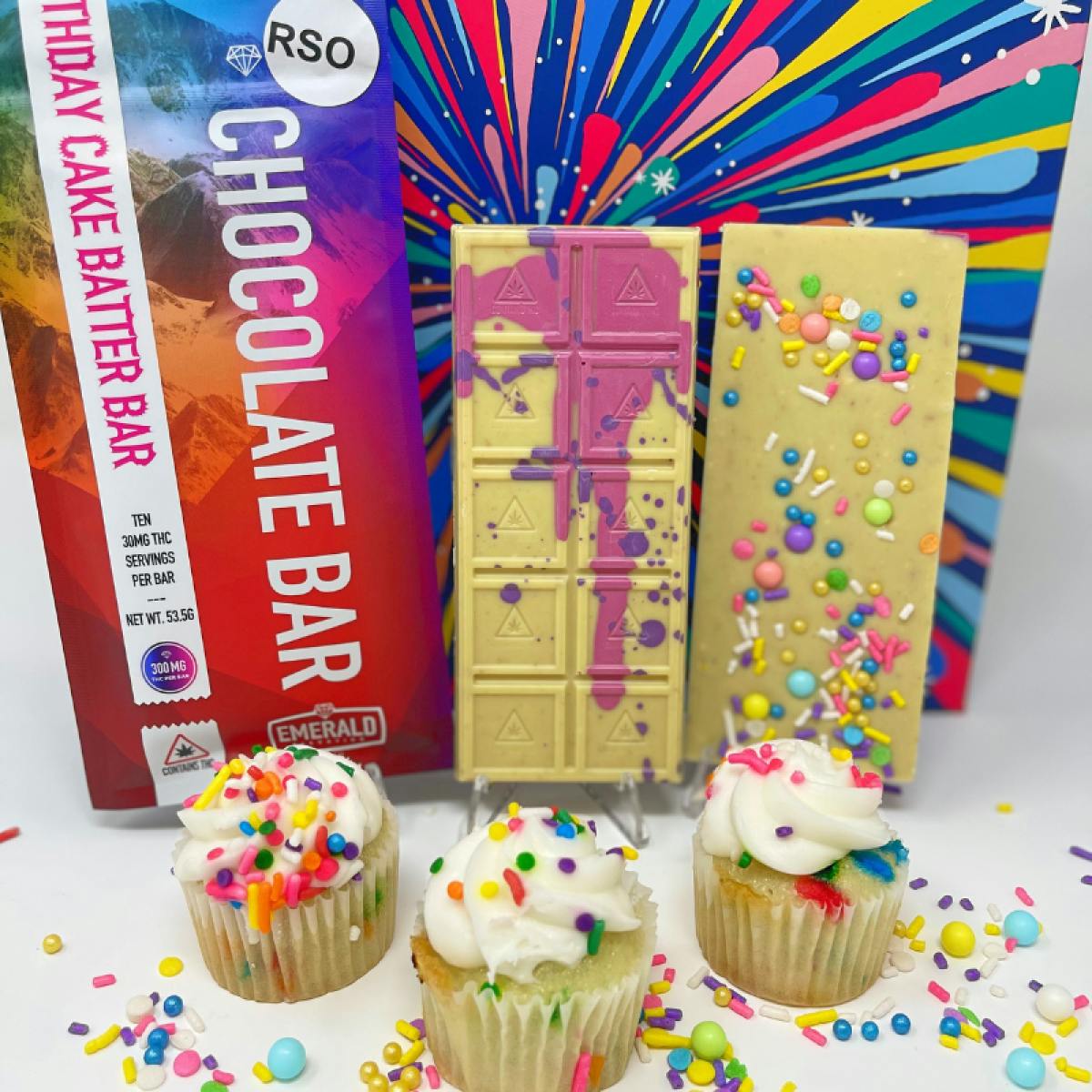 Emerald Elevation- Birthday Cake Batter- Chocolate Bar- 1000mg
