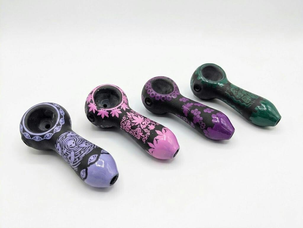 4" Matte Hand Pipe with Contrast Glossy-Etched Artwork- Assorted Colors