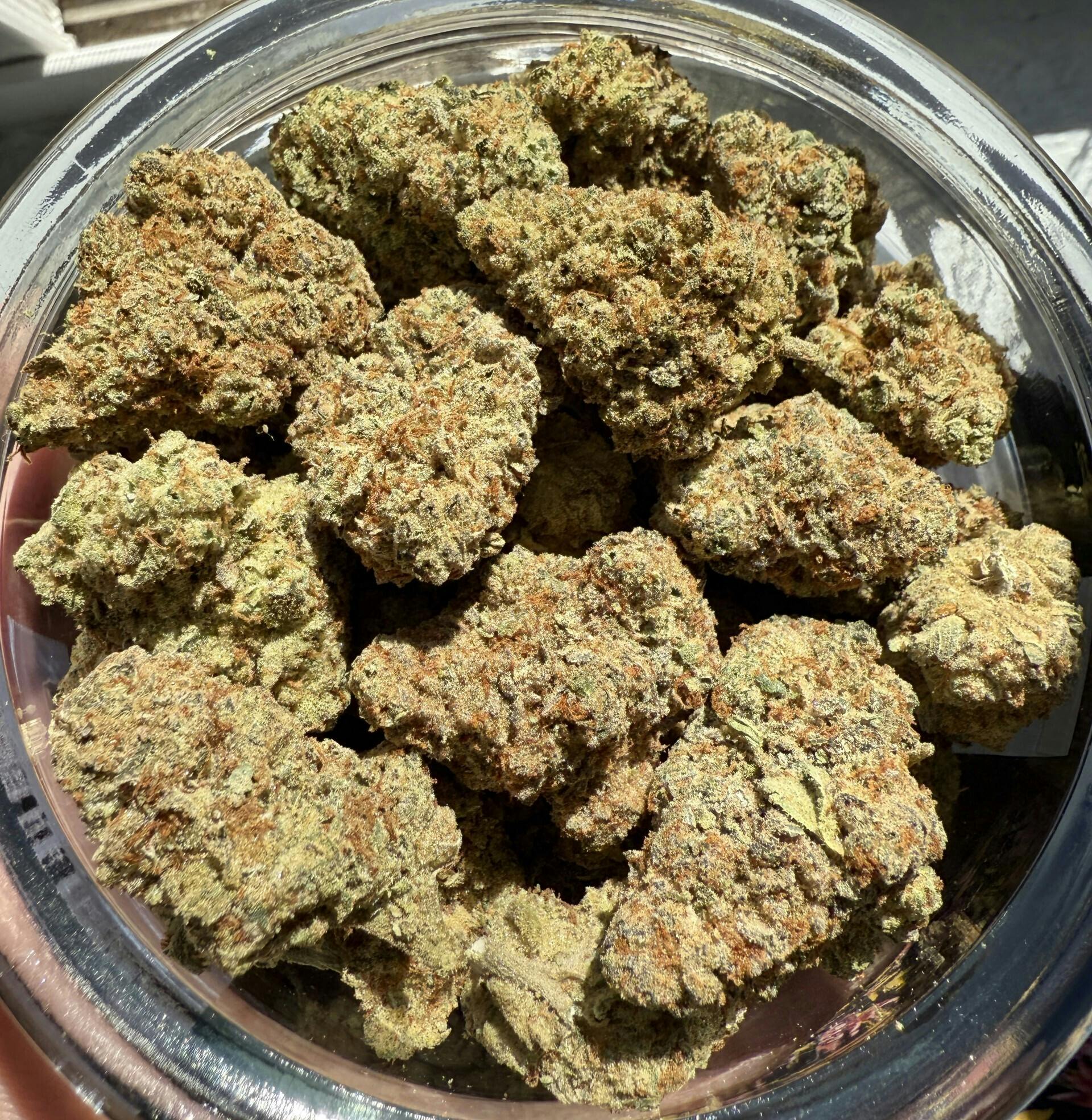 REC - Strawberry Chocolate - TOP SHELF