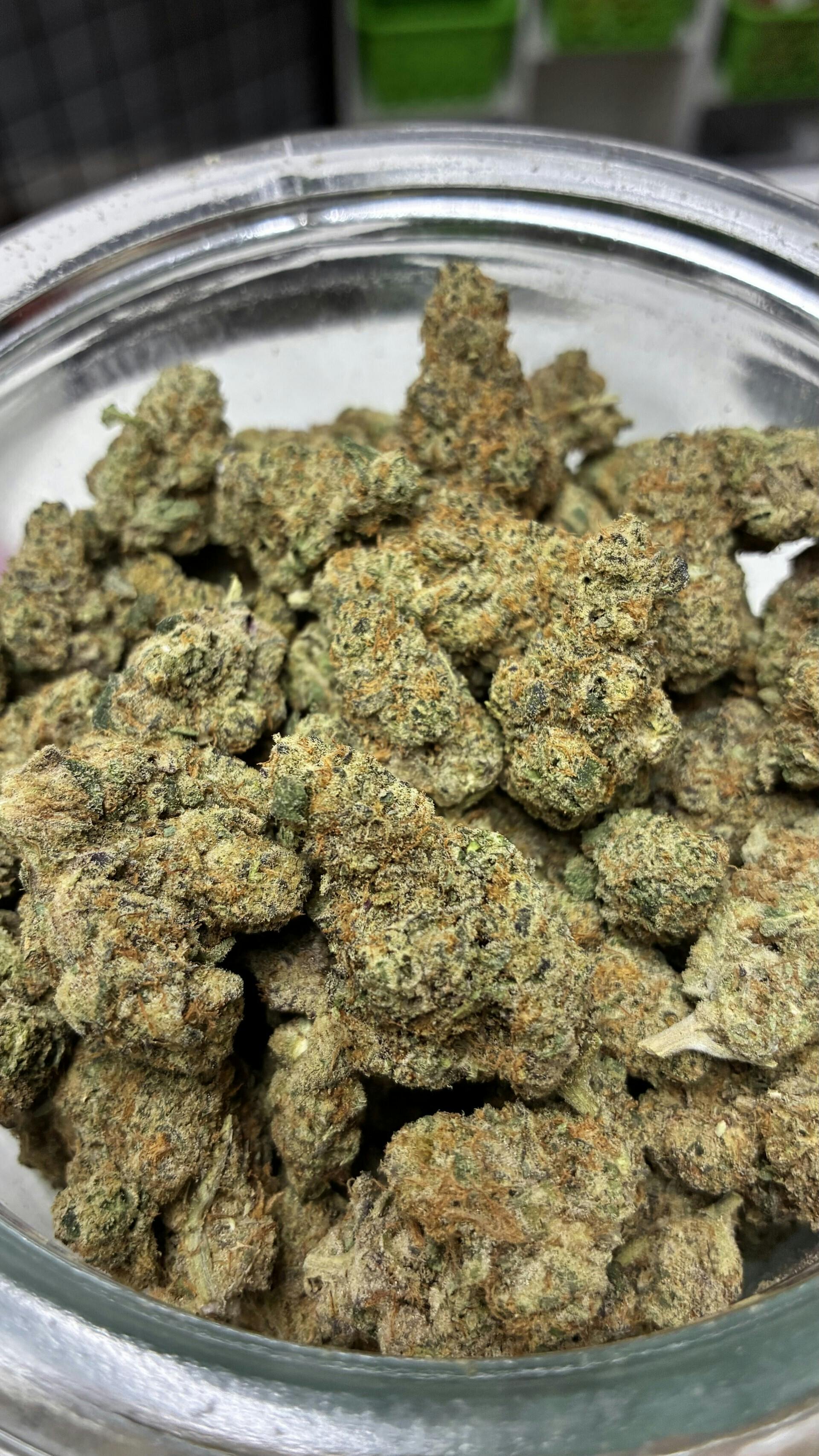 MED - **VIP SHELF** - Black Matter (Cherry Thunderfuck X Rusty Haze)