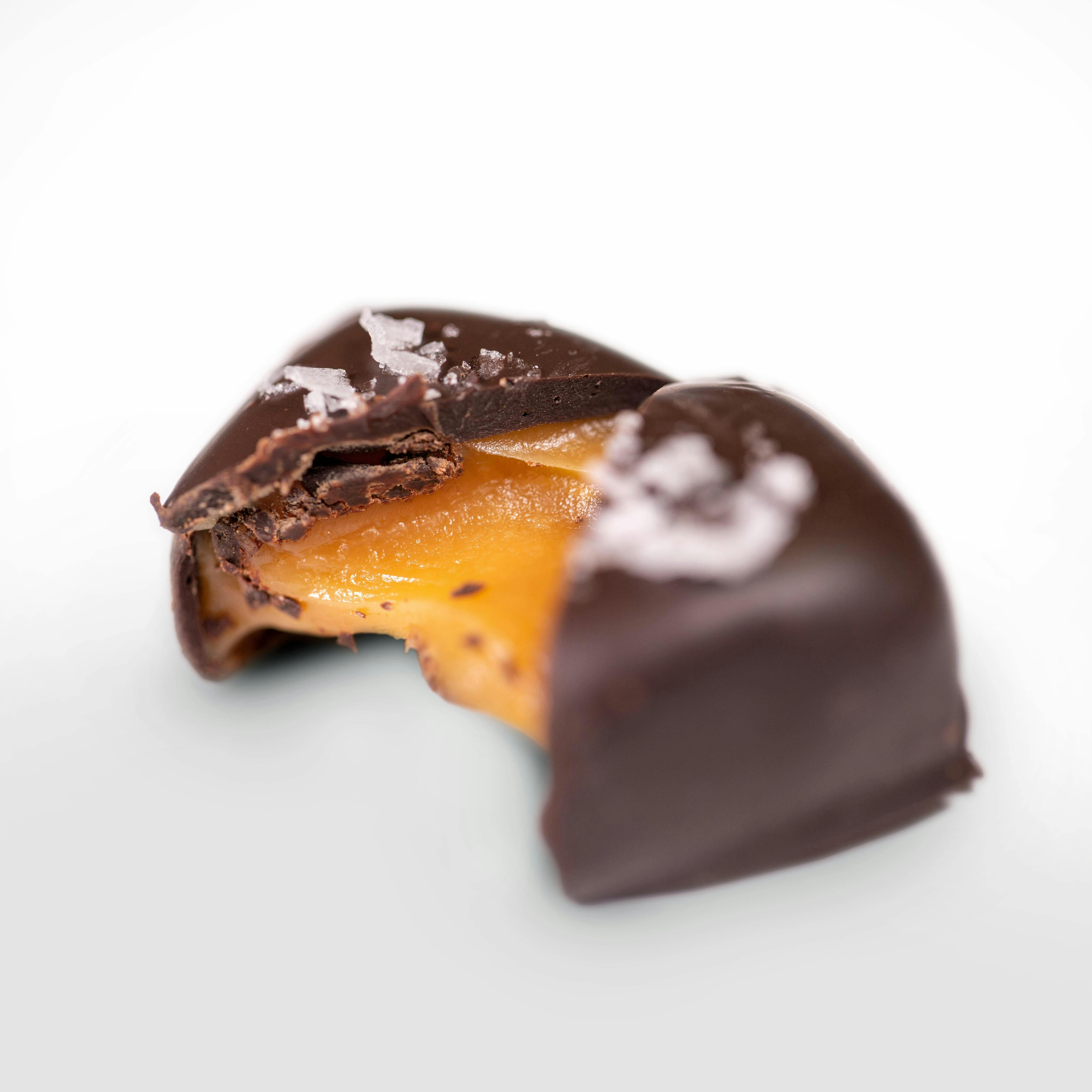 Dark Chocolate Caramels with Sea Salt 1:1 (Sativa) | 4pc Caramels | 40mgTHC | North Infusions