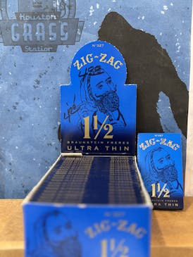 Zig Zag Blue Ultra Thin papers 1 1/2"