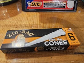 Zig Zag 1 1/4 ultra thin Cones 6pk