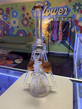 Clover Amber Accented Bong