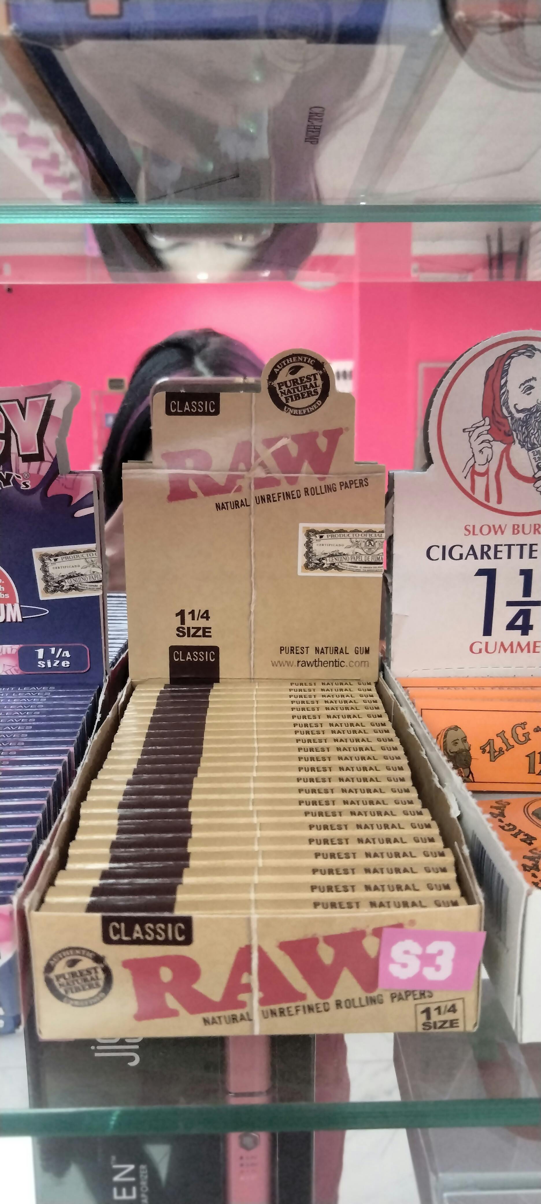 1 1/4 Size Classic Rolling Papers | Accessories | 50ct