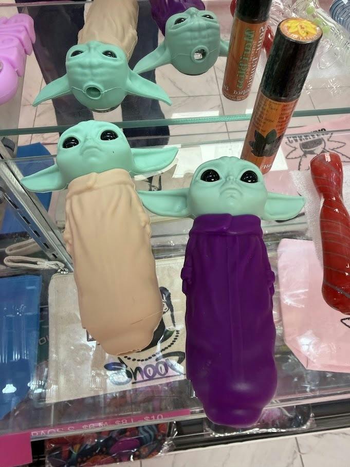 YODA SILICONE HAND PIPE