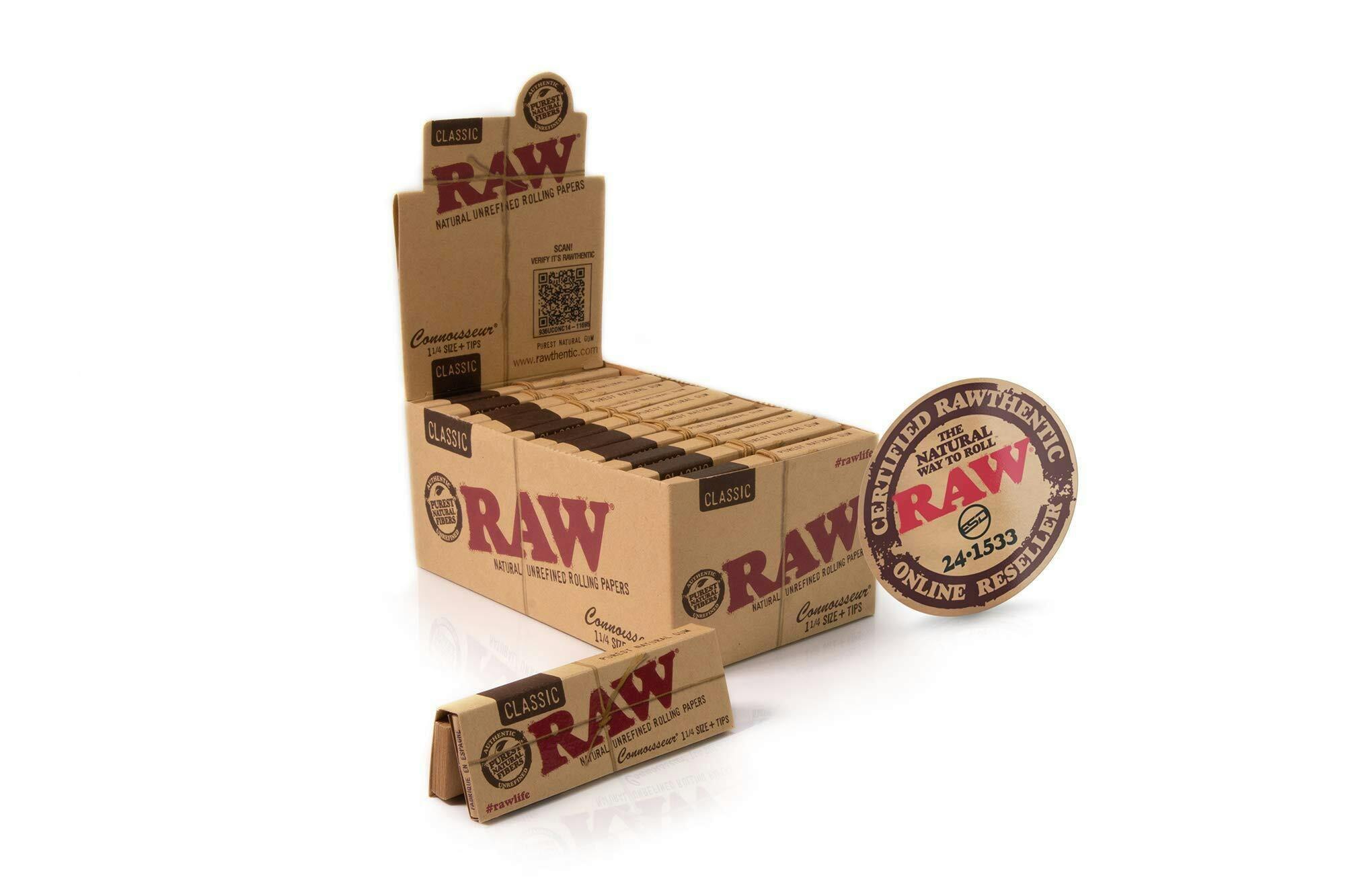 Black Classic Connoisseur 1 1/4 Size Rolling Papers | Accessories