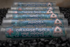 Gummiez - Mini Moon - Kief & Shatter Coated .5g Pre Roll