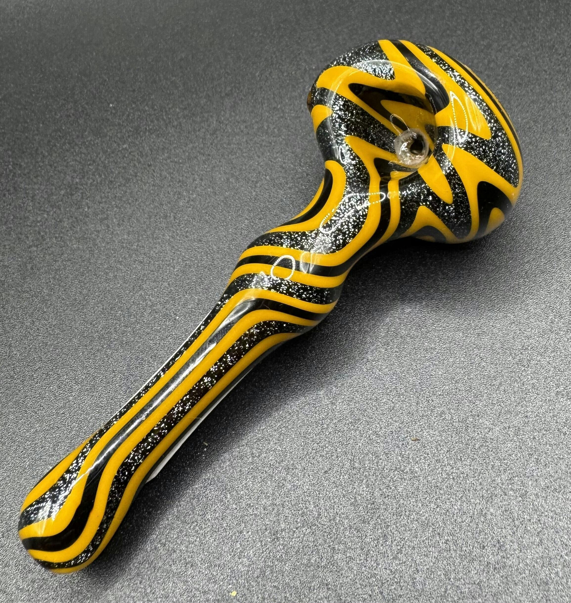 hourglass swirl hand pipe by Funhouse glass