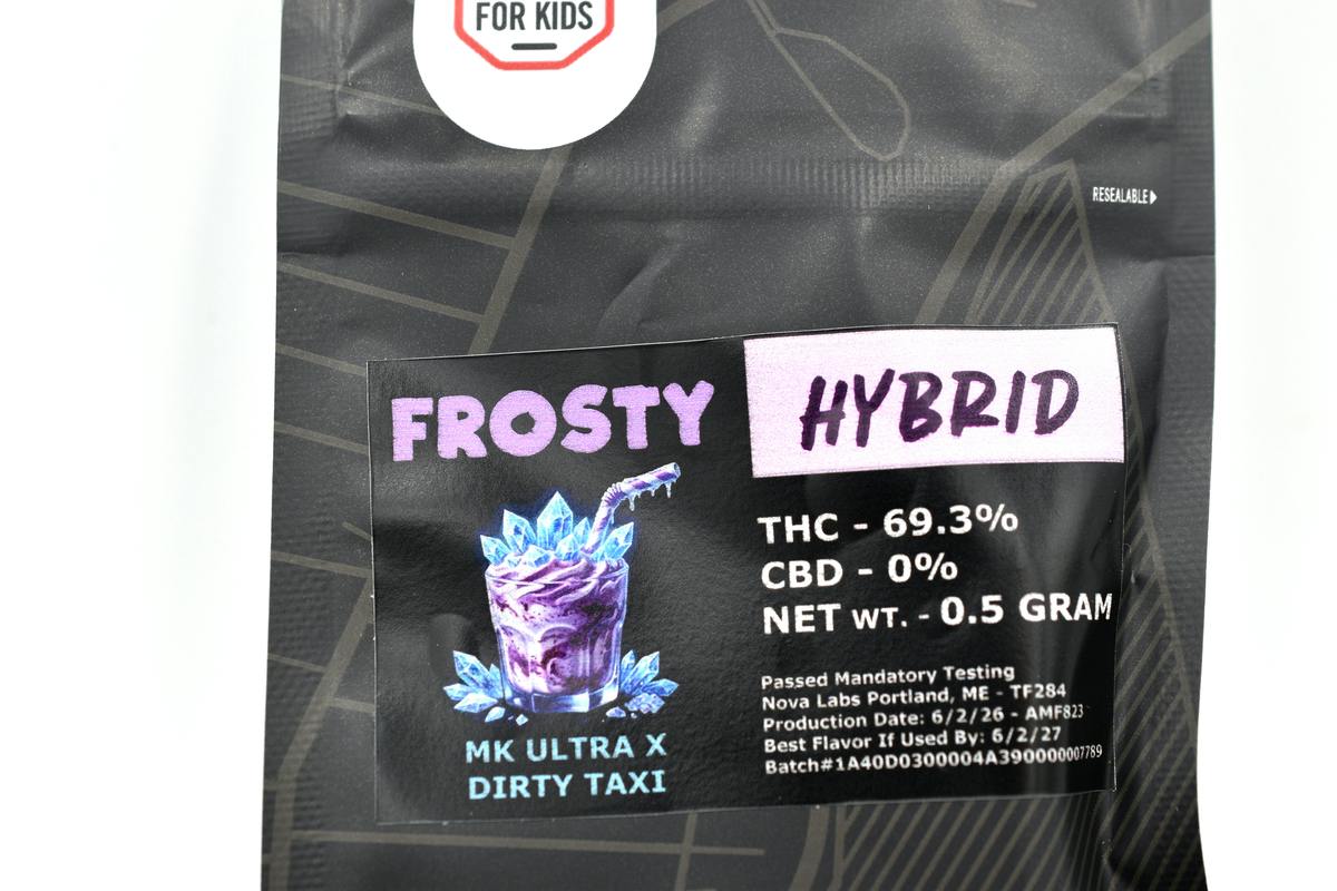 Team Green - .5g Live resin Vape Cart- Frosty (REC)