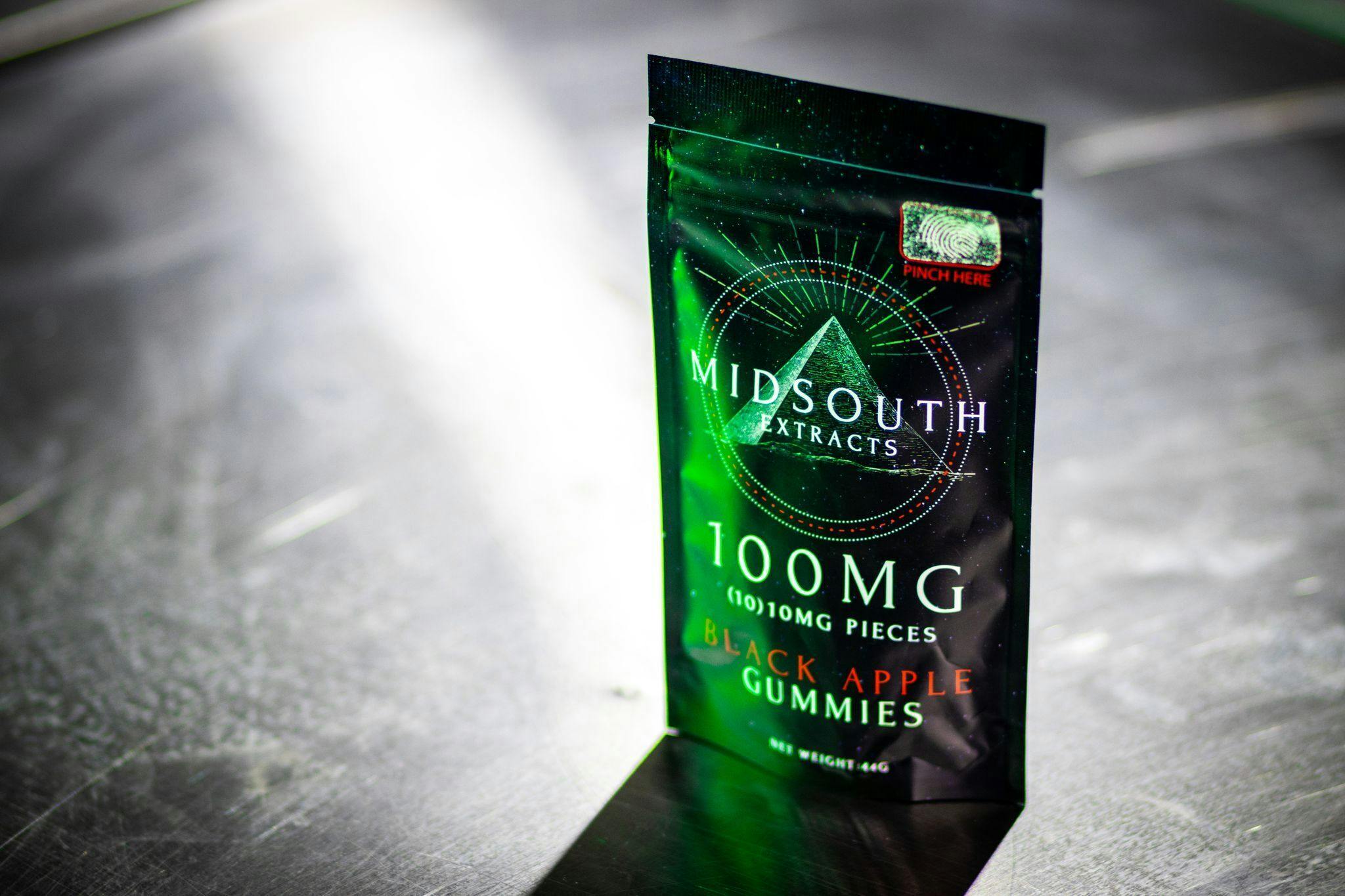Black Apple Gummy 100mg/10pk at Star Buds Medical Cannabis Dispensary Greenwood