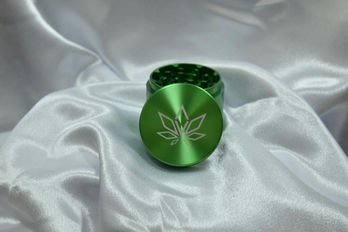 Medium Elevate Grinder (Green) | Grinders